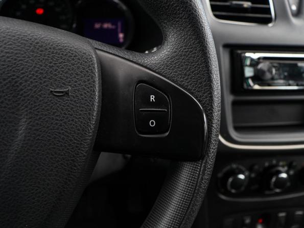 Renault Sandero II с пробегом 2015 года, цена 879 000 рублей, 32182 км, хэтчбек, Автокод Объявления