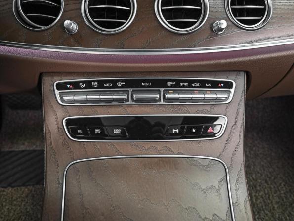 Mercedes-Benz E-Класс V (W213 S213 C238) Рестайлинг с пробегом 2021 года, цена 5 299 000 рублей, 49895 км, седан, Автокод Объявления