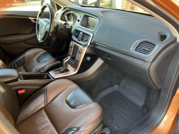 Volvo V40 Cross Country I с пробегом 2013 года, цена 1 150 000 рублей, 129417 км, хэтчбек, Автокод Объявления