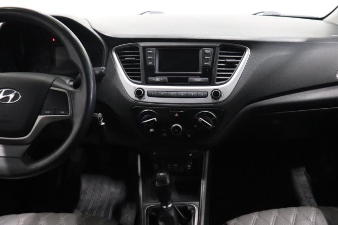 Hyundai Solaris II с пробегом 2018 года, цена 968 000 рублей, 160448 км, седан, Автокод Объявления