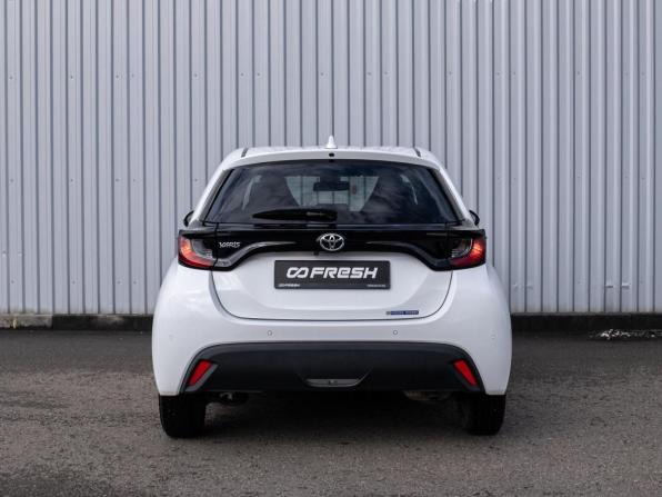 Toyota Yaris IV с пробегом 2021 года, цена 1 199 000 рублей, 151701 км, хэтчбек, Автокод Объявления