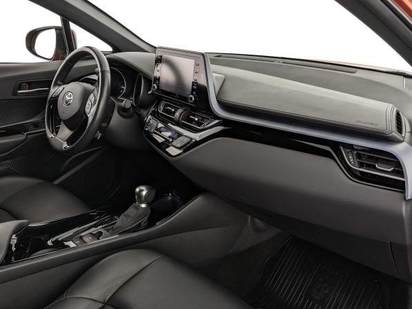 Toyota C-HR I Рестайлинг с пробегом 2020 года, цена 2 740 000 рублей, 46548 км, внедорожник, Автокод Объявления