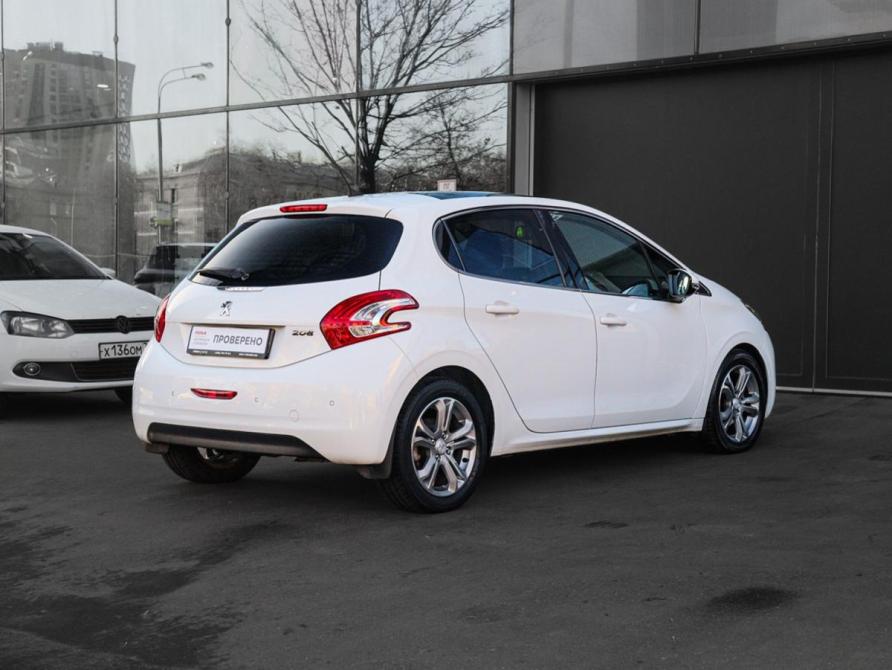 Peugeot 208 I Москва  - изображение 4