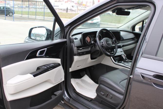 Kia Carnival IV Рестайлинг с пробегом 2023 года, цена 4 529 000 рублей, 46702 км, минивэн, Автокод Объявления