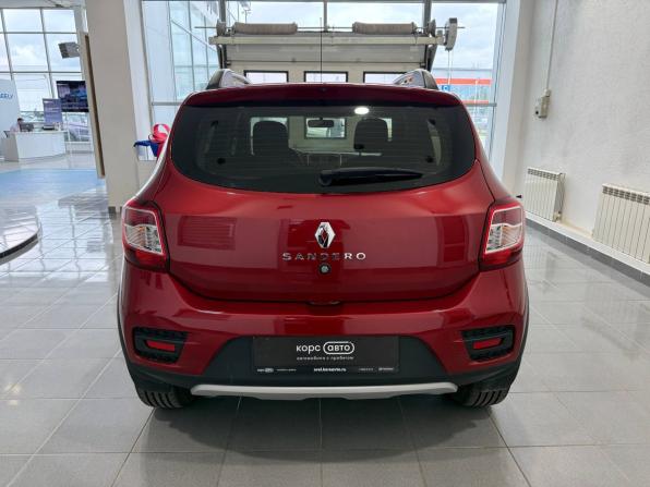 Renault Sandero II Рестайлинг с пробегом 2022 года, цена 1 372 600 рублей, 28573 км, хэтчбек, Автокод Объявления
