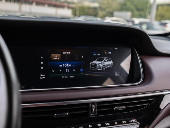 GAC Trumpchi M6 Pro с пробегом 2021 года, цена 2 415 000 рублей, 39960 км, минивэн, Автокод Объявления