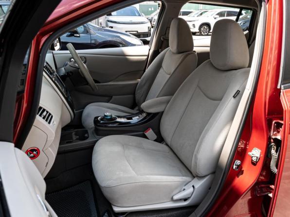 Nissan Leaf I (ZE0/AZE0) с пробегом 2011 года, цена 1 000 000 рублей, 136884 км, хэтчбек, Автокод Объявления
