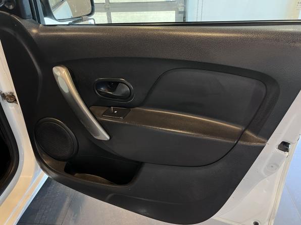 Renault Logan II с пробегом 2017 года, цена 306 200 рублей, 329356 км, седан, Автокод Объявления