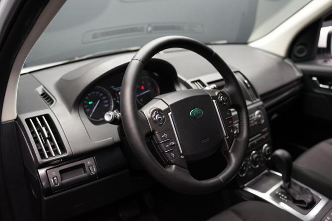 Land Rover Freelander II Рестайлинг 2 с пробегом 2013 года, цена 1 999 000 рублей, 97051 км, внедорожник, Автокод Объявления