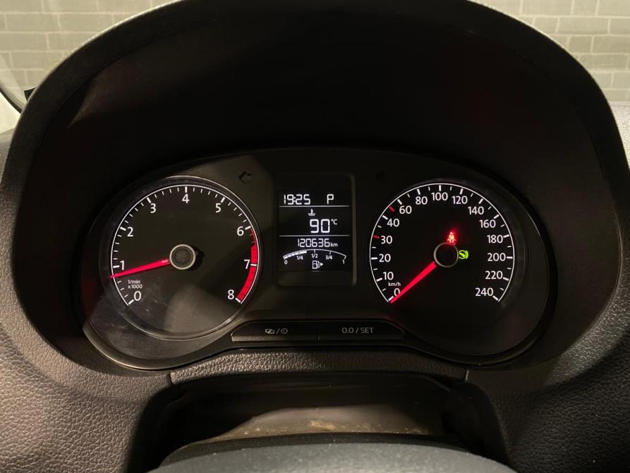 Volkswagen Polo V Рестайлинг Челябинск  - изображение 21