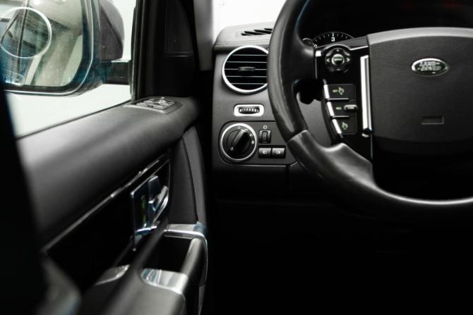 Land Rover Discovery IV Рестайлинг с пробегом 2015 года, цена 1 875 000 рублей, 297040 км, внедорожник, Автокод Объявления