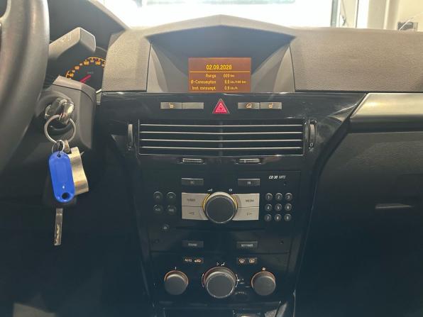 Opel Astra H Рестайлинг с пробегом 2012 года, цена 690 000 рублей, 130352 км, седан, Автокод Объявления