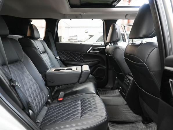 Mitsubishi Outlander IV с пробегом 2022 года, цена 4 249 900 рублей, 45125 км, внедорожник, Автокод Объявления