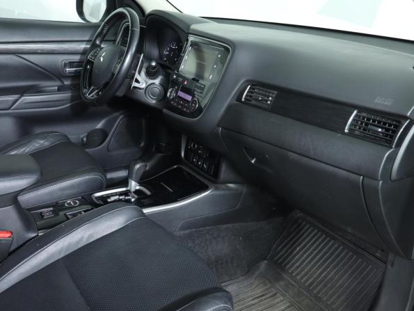 Mitsubishi Outlander III Рестайлинг 2 с пробегом 2018 года, цена 1 769 000 рублей, 185641 км, внедорожник, Автокод Объявления