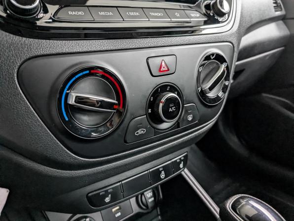 Hyundai Solaris II Рестайлинг с пробегом 2022 года, цена 1 625 000 рублей, 60964 км, седан, Автокод Объявления