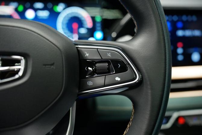 Geely Monjaro I с пробегом 2023 года, цена 3 340 000 рублей, 45000 км, внедорожник, Автокод Объявления