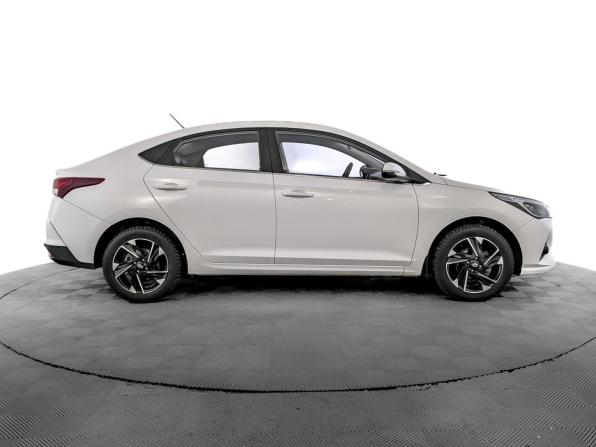 Hyundai Solaris II Рестайлинг с пробегом 2022 года, цена 1 820 000 рублей, 84425 км, седан, Автокод Объявления