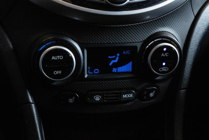 Hyundai Solaris I Рестайлинг с пробегом 2015 года, цена 939 000 рублей, 229775 км, седан, Автокод Объявления