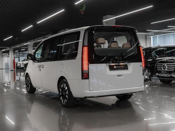 Hyundai Staria I с пробегом 2025 года, цена 8 350 000 рублей, 500 км, минивэн, Автокод Объявления