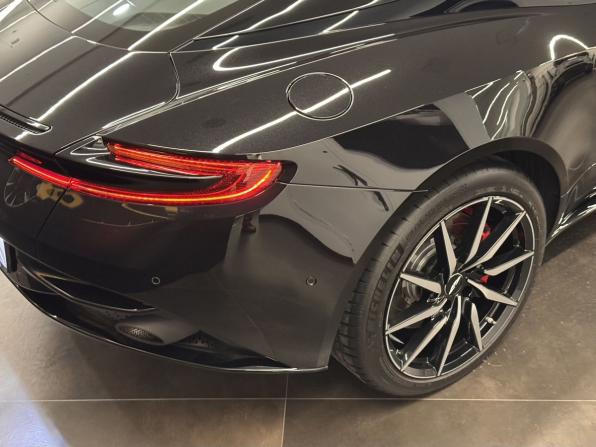 Aston Martin DB11 I с пробегом 2017 года, цена 18 200 000 рублей, 5188 км, купе, Автокод Объявления