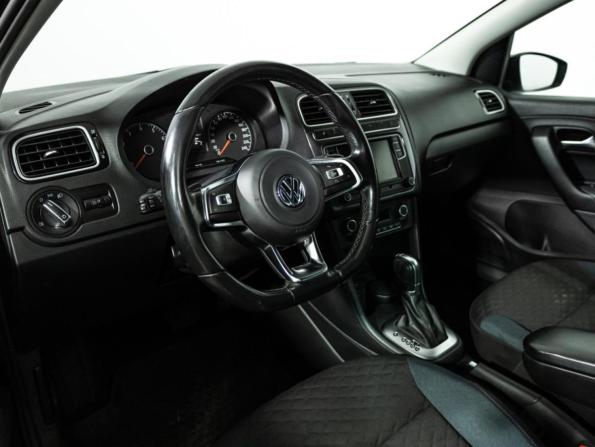 Volkswagen Polo V Рестайлинг с пробегом 2019 года, цена 1 399 777 рублей, 125625 км, седан, Автокод Объявления