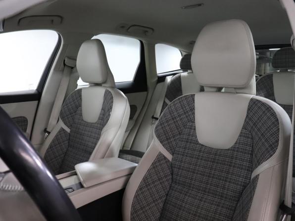 Volvo XC60 II с пробегом 2018 года, цена 3 444 000 рублей, 91360 км, внедорожник, Автокод Объявления