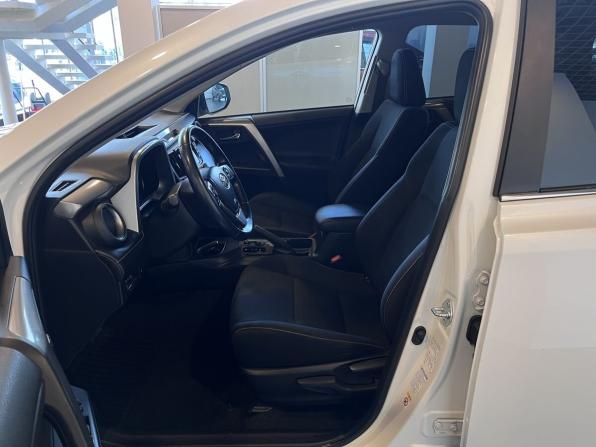 Toyota RAV4 IV (XA40) Рестайлинг с пробегом 2017 года, цена 2 195 000 рублей, 120149 км, внедорожник, Автокод Объявления