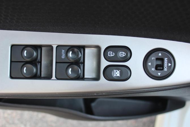 Hyundai Solaris I Рестайлинг с пробегом 2015 года, цена 997 000 рублей, 167125 км, хэтчбек, Автокод Объявления