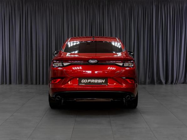 JAC J7 I с пробегом 2023 года, цена 1 499 000 рублей, 6820 км, лифтбек, Автокод Объявления