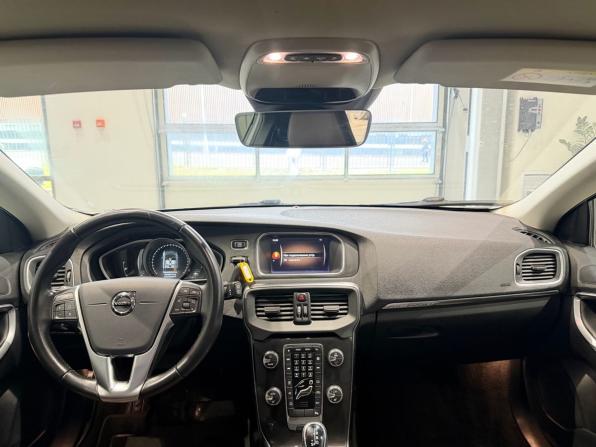 Volvo V40 Cross Country I Рестайлинг с пробегом 2019 года, цена 1 758 000 рублей, 117071 км, хэтчбек, Автокод Объявления