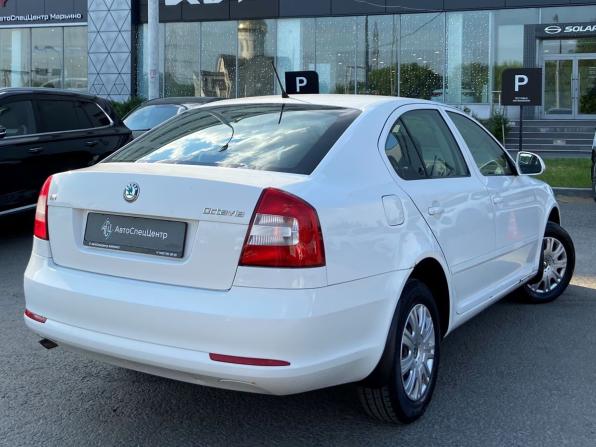 Skoda Octavia II (A5) Рестайлинг с пробегом 2013 года, цена 948 000 рублей, 76400 км, лифтбек, Автокод Объявления