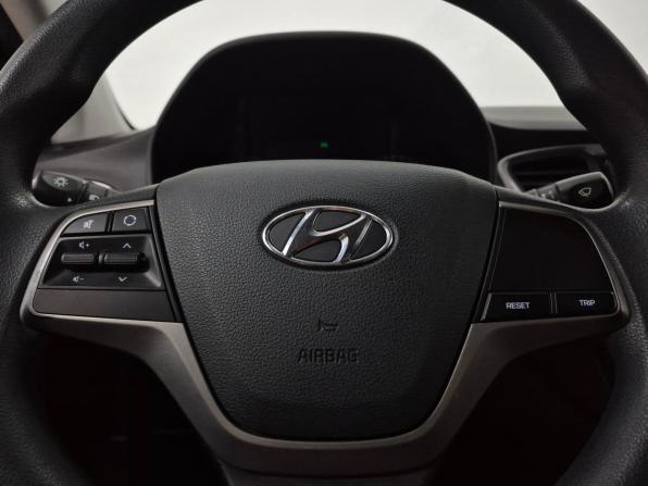 Hyundai Solaris II с пробегом 2017 года, цена 1 175 000 рублей, 128057 км, седан, Автокод Объявления