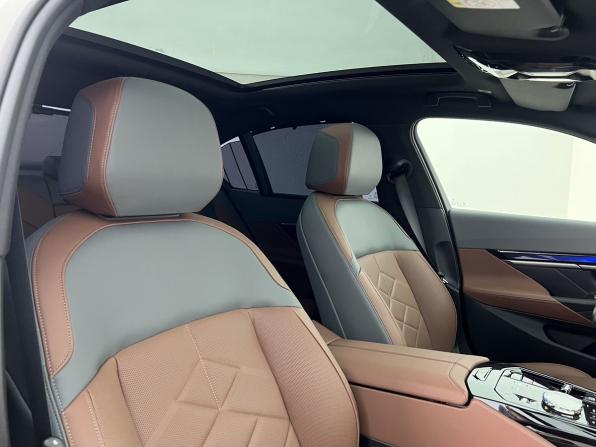 BMW 5 серии VIII (G60/G61/G68) с пробегом 2023 года, цена 7 770 000 рублей, 12800 км, седан, Автокод Объявления