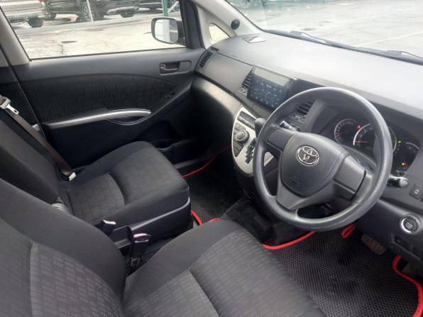 Toyota ISis I Рестайлинг с пробегом 2012 года, цена 1 350 000 рублей, 92650 км, компактвэн, Автокод Объявления