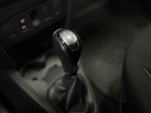 Renault Sandero II Рестайлинг с пробегом 2019 года, цена 890 000 рублей, 190000 км, хэтчбек, Автокод Объявления