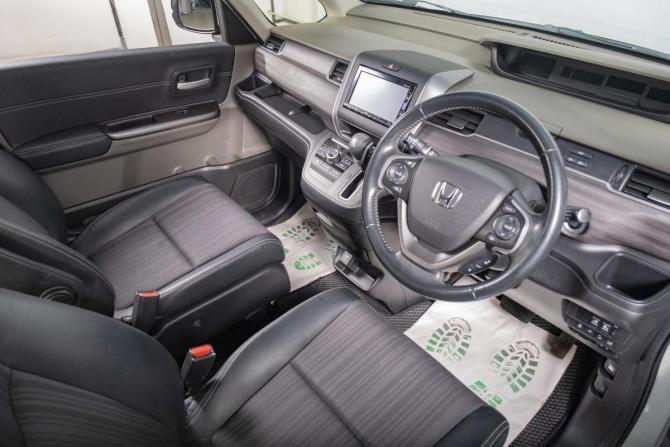 Honda Freed II с пробегом 2018 года, цена 1 499 000 рублей, 158000 км, компактвэн, Автокод Объявления