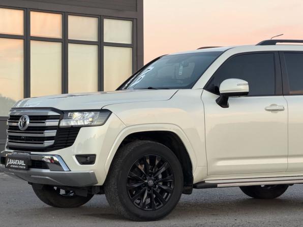 Toyota Land Cruiser 300 Series с пробегом 2022 года, цена 8 990 000 рублей, 49899 км, внедорожник, Автокод Объявления