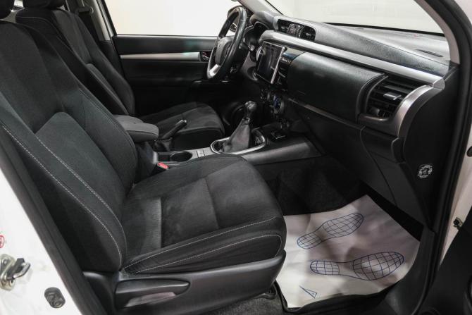 Toyota Hilux VIII с пробегом 2016 года, цена 2 919 000 рублей, 220000 км, offers.body_type.unknown, Автокод Объявления
