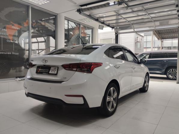 Hyundai Solaris II с пробегом 2017 года, цена 1 350 000 рублей, 203735 км, седан, Автокод Объявления