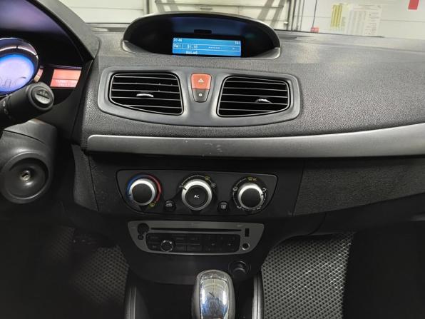 Renault Fluence I Рестайлинг с пробегом 2014 года, цена 820 000 рублей, 152662 км, седан, Автокод Объявления