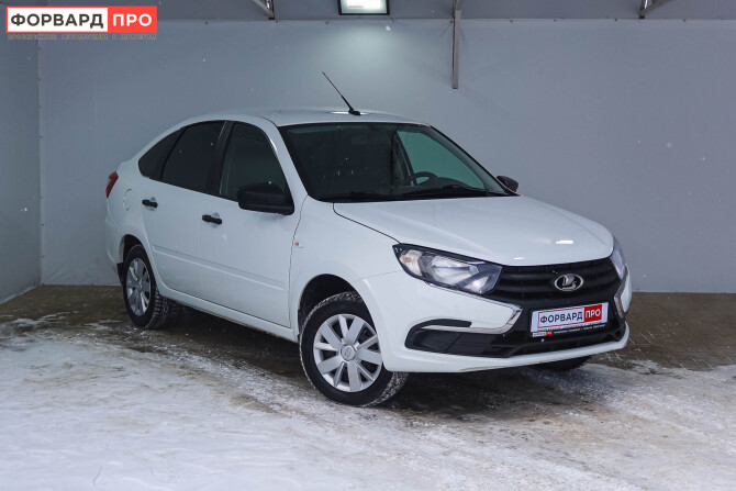 Lada Гранта лифтбек 2020 белая