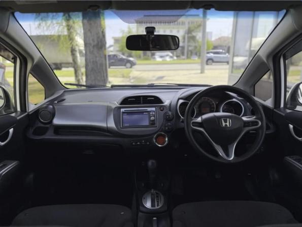 Honda Fit II с пробегом 2012 года, цена 980 000 рублей, 196800 км, хэтчбек, Автокод Объявления