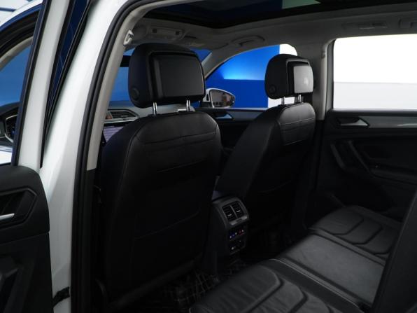 Volkswagen Tiguan II Рестайлинг с пробегом 2021 года, цена 2 550 000 рублей, 235208 км, внедорожник, Автокод Объявления