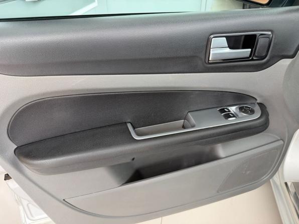 Ford Focus II Рестайлинг с пробегом 2010 года, цена 695 000 рублей, 185992 км, седан, Автокод Объявления