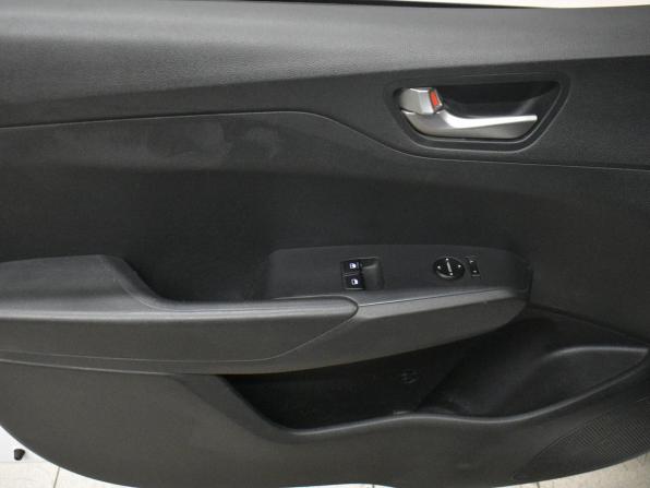 Hyundai Solaris II с пробегом 2017 года, цена 779 000 рублей, 288312 км, седан, Автокод Объявления