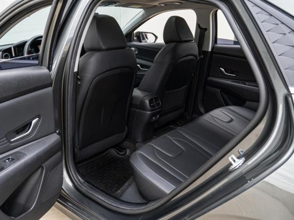 Hyundai Elantra VII (CN7) Рестайлинг с пробегом 2023 года, цена 2 059 000 рублей, 45957 км, седан, Автокод Объявления