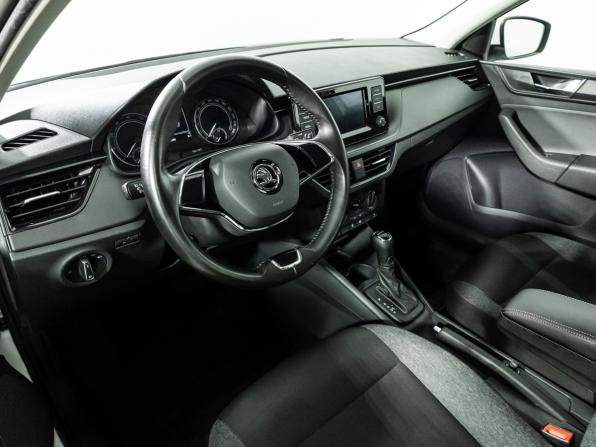 Skoda Rapid II с пробегом 2022 года, цена 1 648 000 рублей, 50590 км, лифтбек, Автокод Объявления