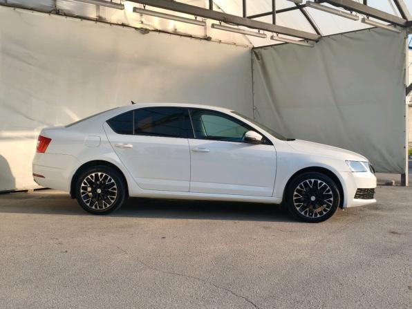 Skoda Octavia III (A7) Рестайлинг с пробегом 2017 года, цена 1 470 000 рублей, 133500 км, лифтбек, Автокод Объявления