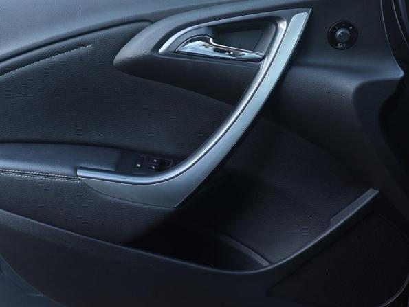 Opel Astra J Рестайлинг с пробегом 2013 года, цена 840 000 рублей, 117342 км, седан, Автокод Объявления