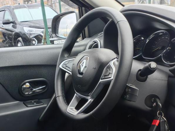Renault Logan II Рестайлинг с пробегом 2019 года, цена 1 279 000 рублей, 102800 км, седан, Автокод Объявления